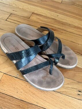 Vionic Black Cross-Strap Adjustable Slide Sandals